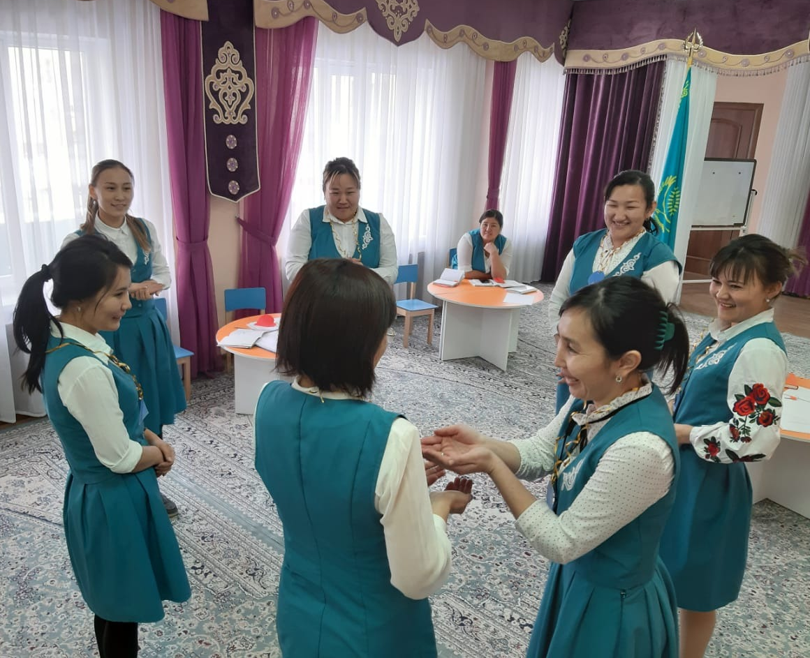 № 3. Педагогикалық  кеңесте психолог Г.А Дәуренбек  «Қызықты психология»- атты тренингтер жүргізді