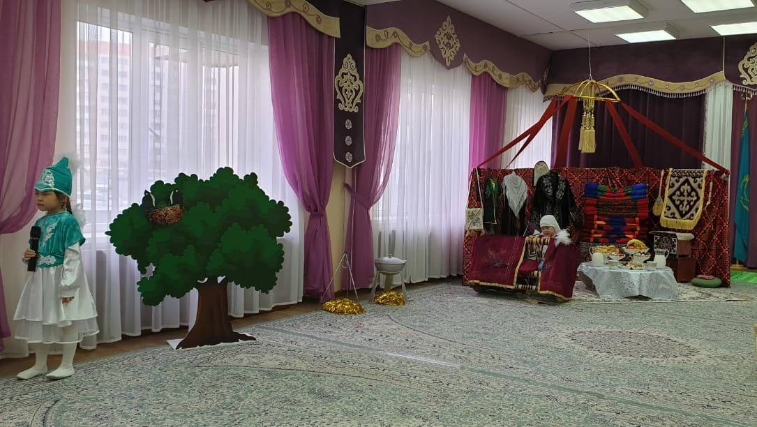 Үздік қойылым аталымы бойынша «Қарлығаштың құйрығы неге айыр?» ертегісін сахналауда