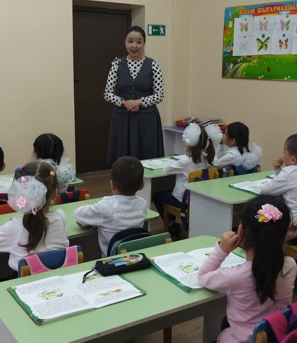 №182 жалпы білім беретін мектептің бастауыш сынып  ұстаздары Д.С. Шынасилова және Э.Э. Хужабаева мектпеке даярлық  сыныптарының сабақтарына қатысты