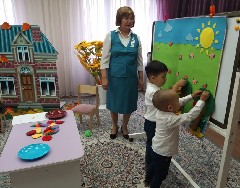 Ашық оқу қызметі. Тақырыбы: "Бау- бақшада" "Балапан" ортаңғы тобы