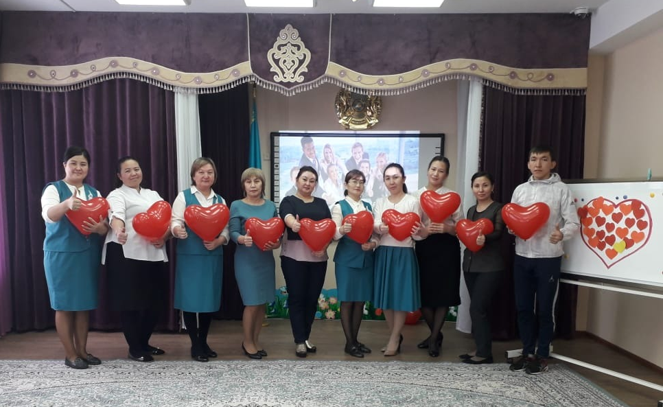 «Махаббат пен Шығармашылық педагогикасы» Тақырыбы: «Ең әдемі сөз жүректен шыққан жылы сөз» Мақсаты: педагогтармен ынтымақтастық қарым- қатынасты нығайту, белсенділік таныту қабілеттерін арттыру