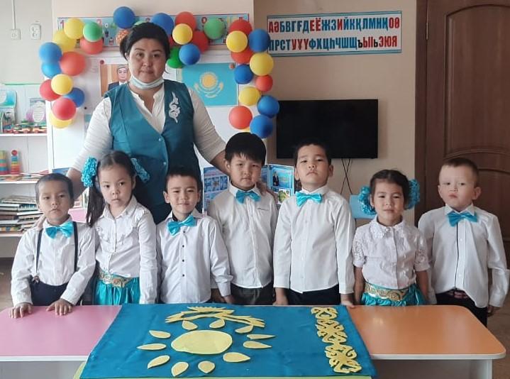 Тақырыптық оқу қызметі: 30 тамыз- Конститутция күні.  "Көгершін" мектепалды тобы