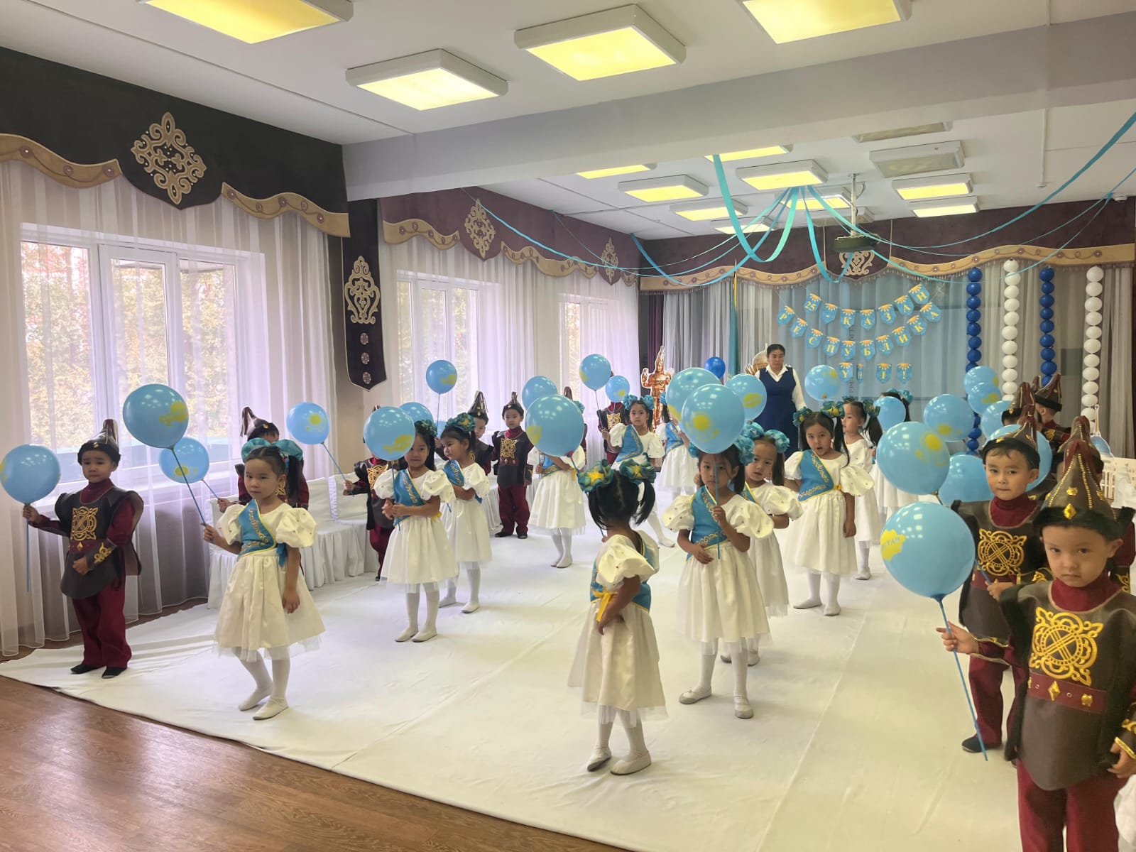 "Құлыншақ" мектепалды тобының Республика күніне арналған "Қазақстан- туған елім, ұлы өлкем" атты мерекелік  ертеңгілігі. Тәрбиешілер: Имангазиева Н.С, Бирталаева Қ.К. Музыка жетекшісі: Әділжан А.Ә.
